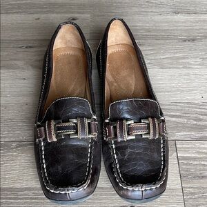 Naturalizer brown buckled leather  loafers